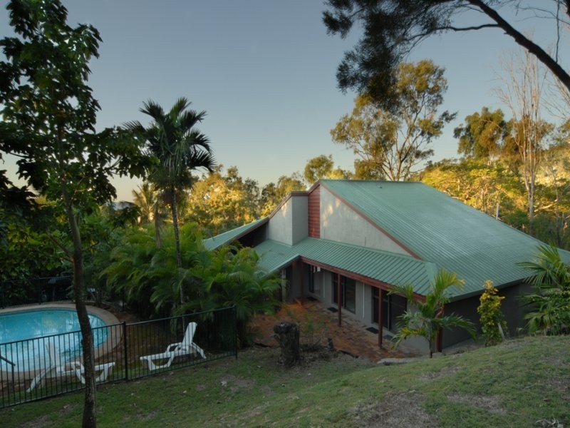 2/25 Manooka Drive, Cannonvale QLD 4802