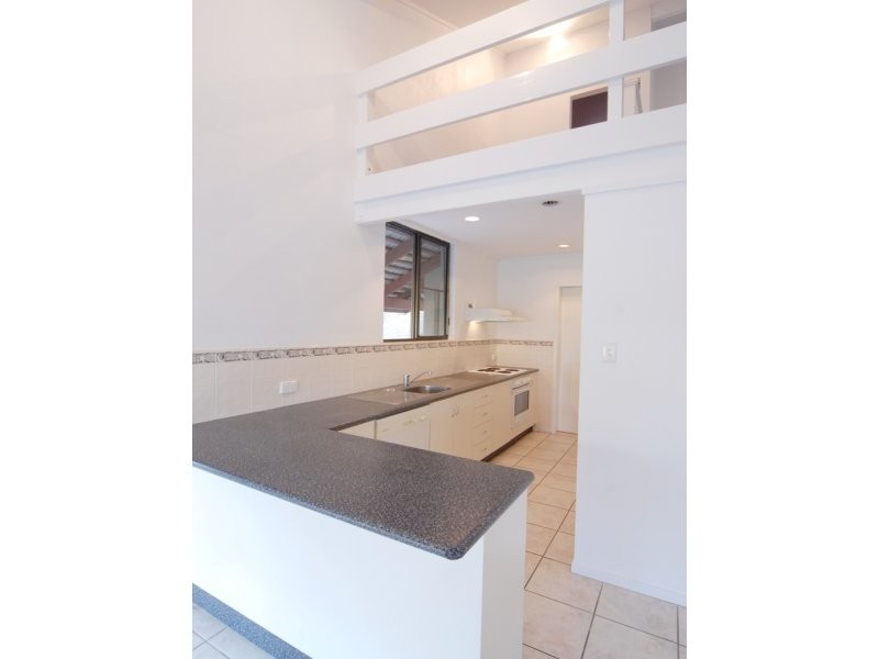 2/25 Manooka Drive, Cannonvale QLD 4802