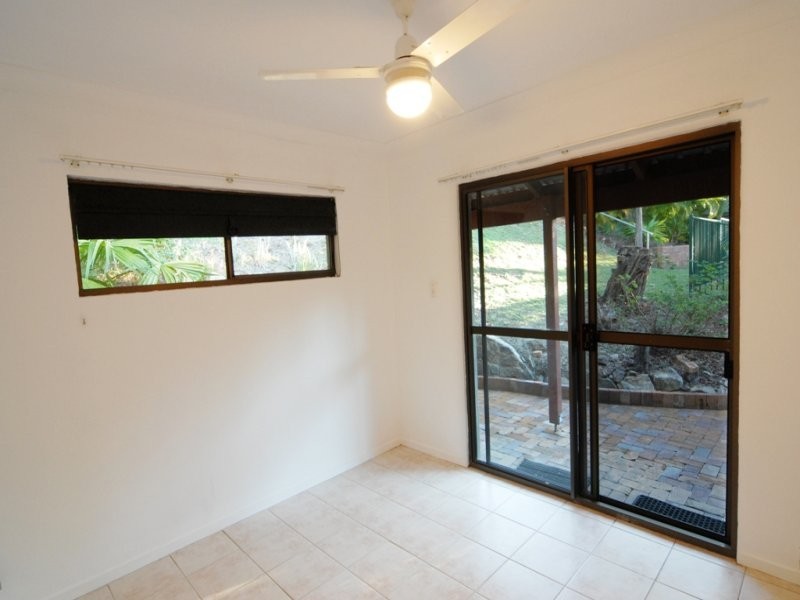 2/25 Manooka Drive, Cannonvale QLD 4802