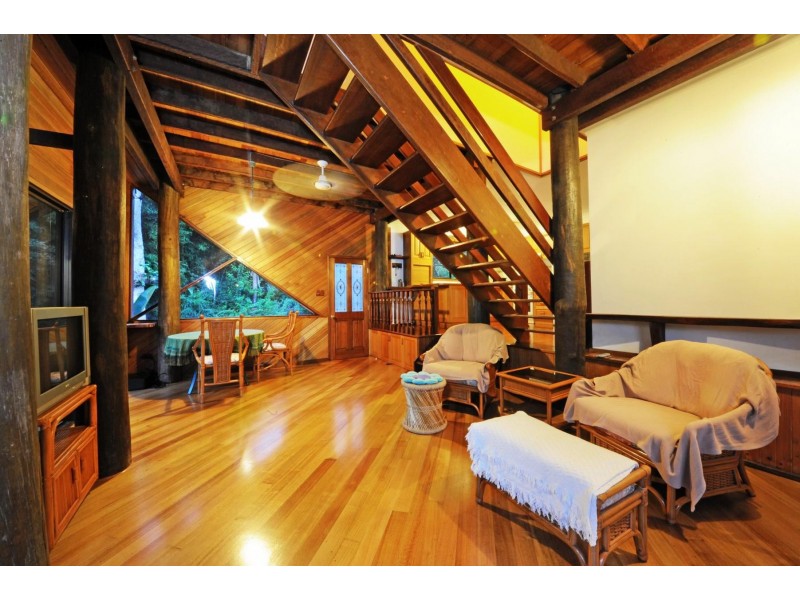 110 Orchid Rd, Cannonvale QLD 4802