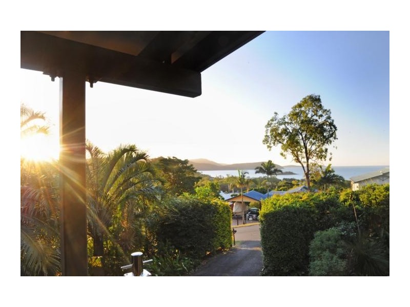 40 Island Drive, Cannonvale QLD 4802