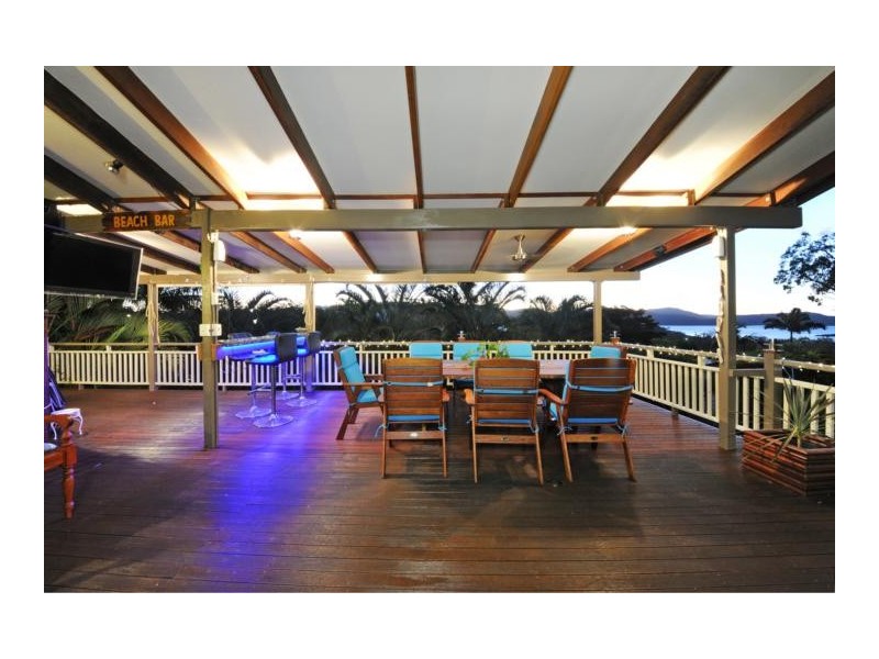 40 Island Drive, Cannonvale QLD 4802