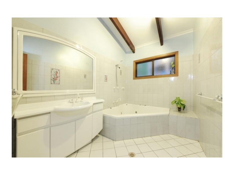 40 Island Drive, Cannonvale QLD 4802