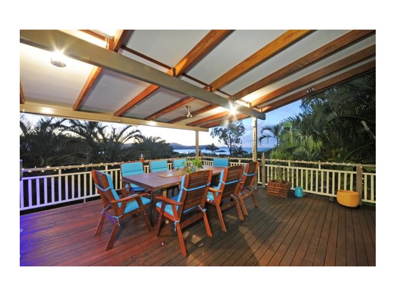 40 Island Drive, Cannonvale QLD 4802