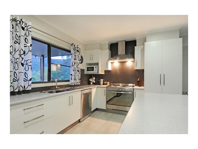 5 Scarlet Gum Cres, Cannonvale QLD 4802