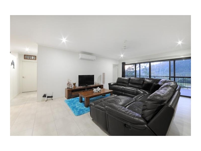 5 Scarlet Gum Cres, Cannonvale QLD 4802