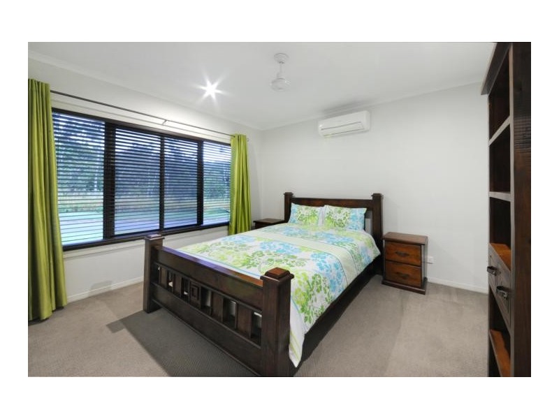 5 Scarlet Gum Cres, Cannonvale QLD 4802