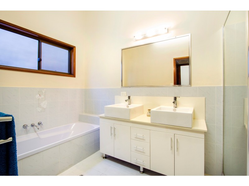 7 Kara Crescent, Airlie Beach QLD 4802