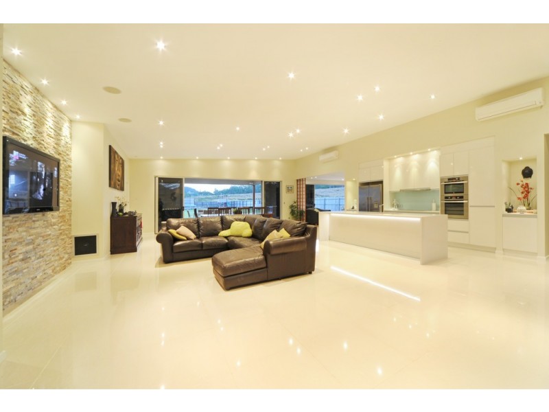 10 Henderson St, Cannonvale QLD 4802
