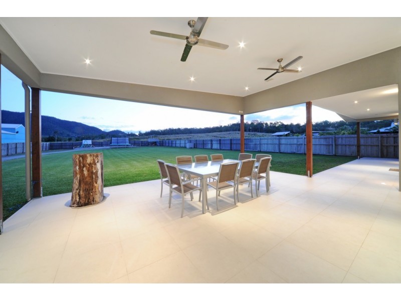 10 Henderson St, Cannonvale QLD 4802