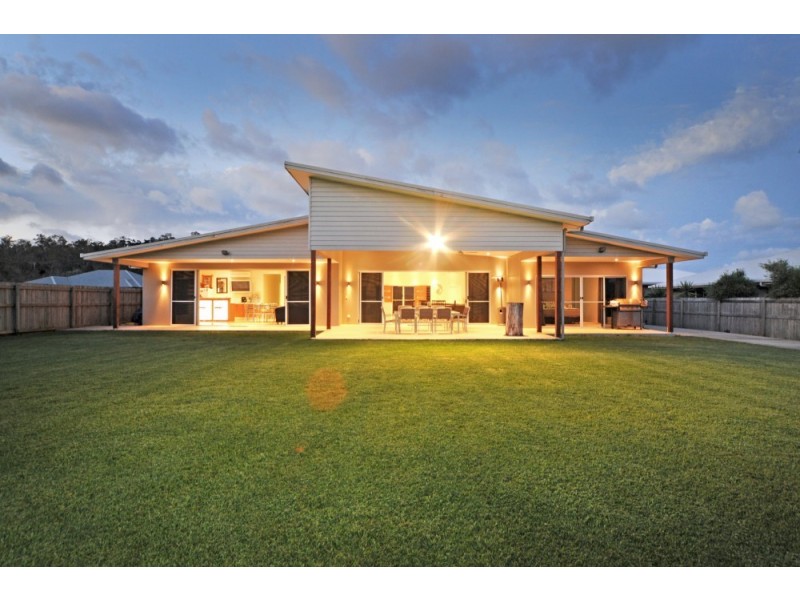 10 Henderson St, Cannonvale QLD 4802