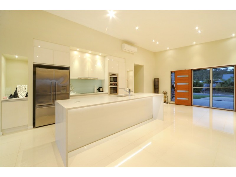 10 Henderson St, Cannonvale QLD 4802