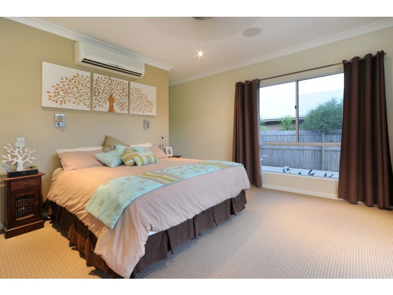 10 Henderson St, Cannonvale QLD 4802