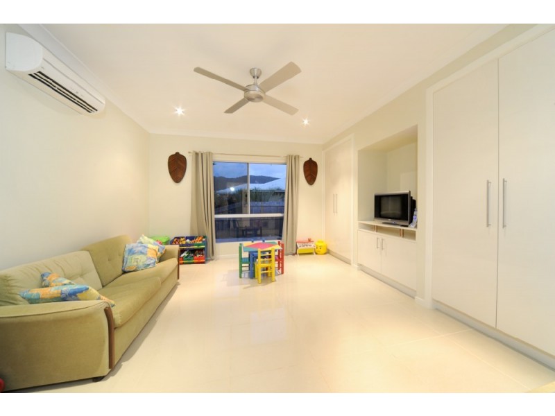 10 Henderson St, Cannonvale QLD 4802
