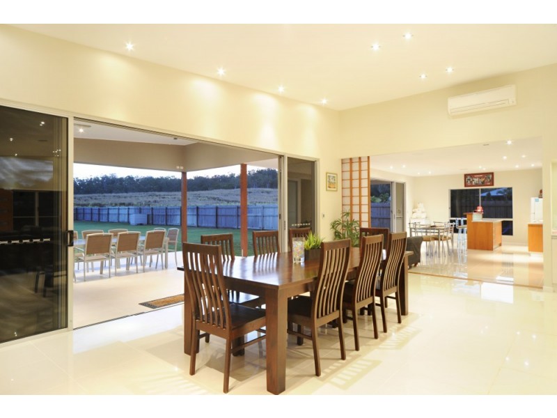 10 Henderson St, Cannonvale QLD 4802