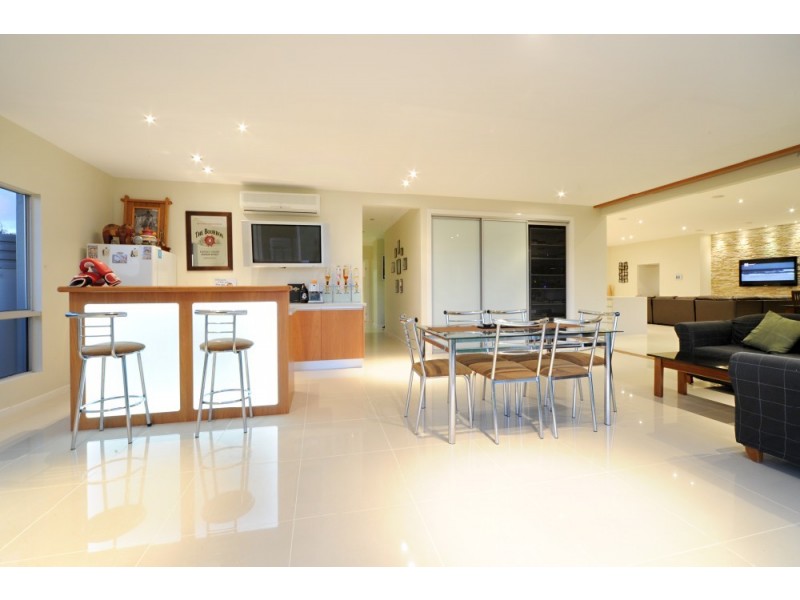 10 Henderson St, Cannonvale QLD 4802