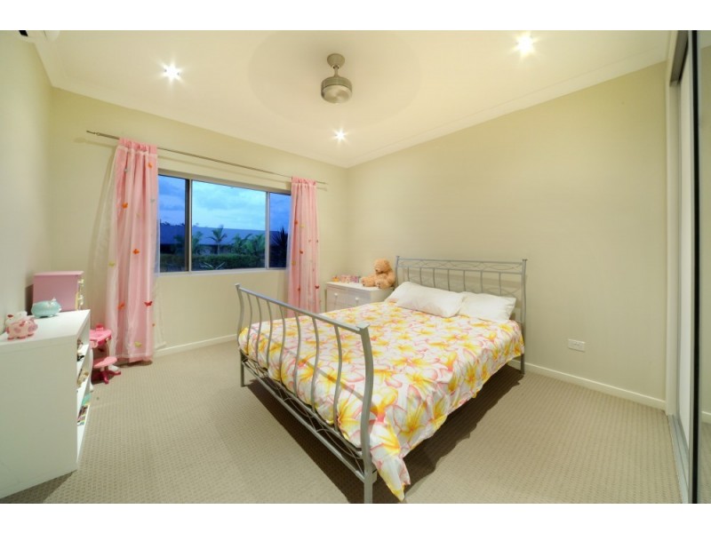 10 Henderson St, Cannonvale QLD 4802