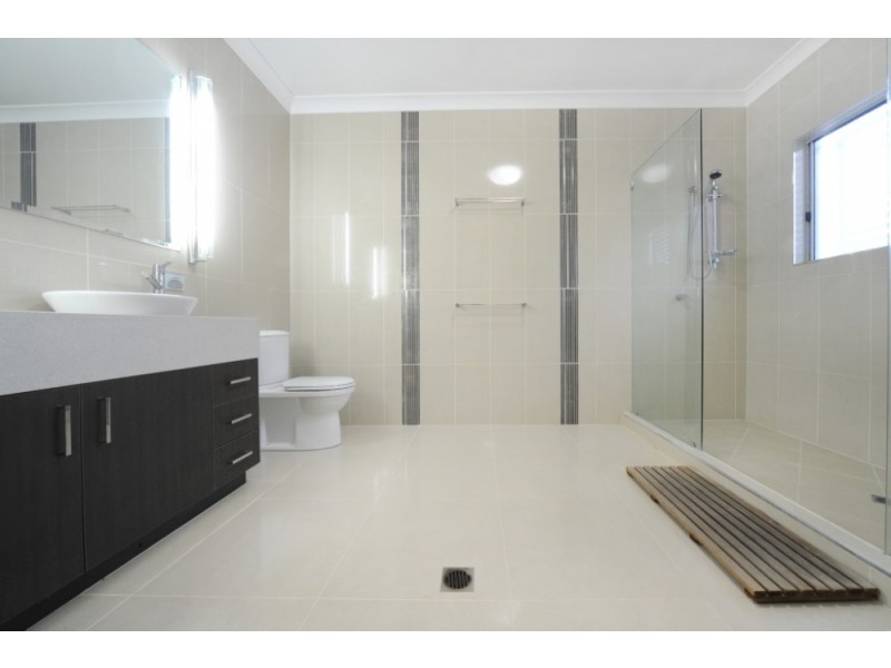10 Henderson St, Cannonvale QLD 4802