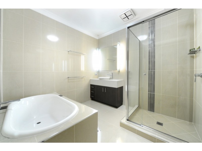 10 Henderson St, Cannonvale QLD 4802