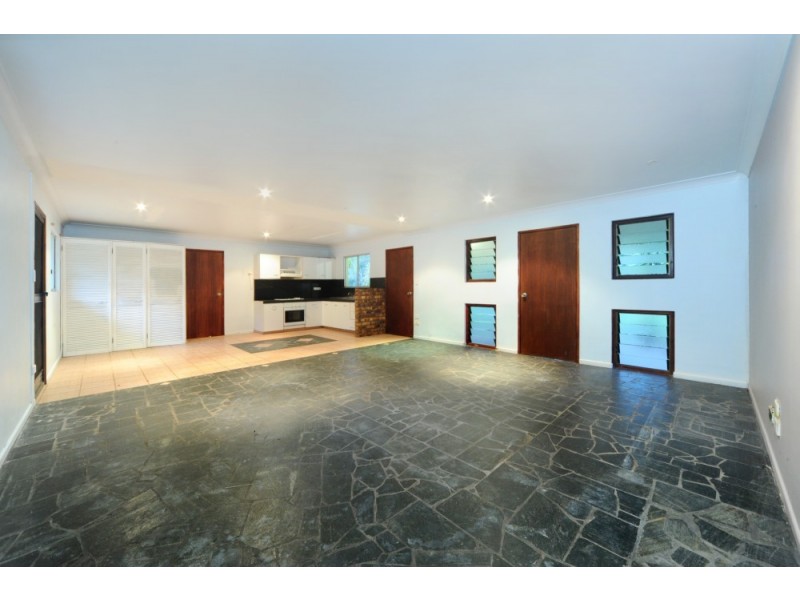 10 Mangrove Road, Cannonvale QLD 4802