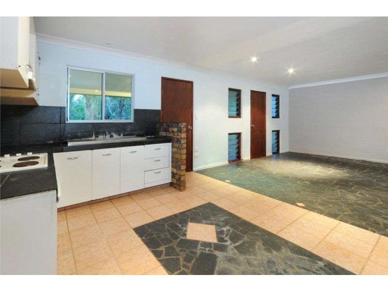 10 Mangrove Road, Cannonvale QLD 4802