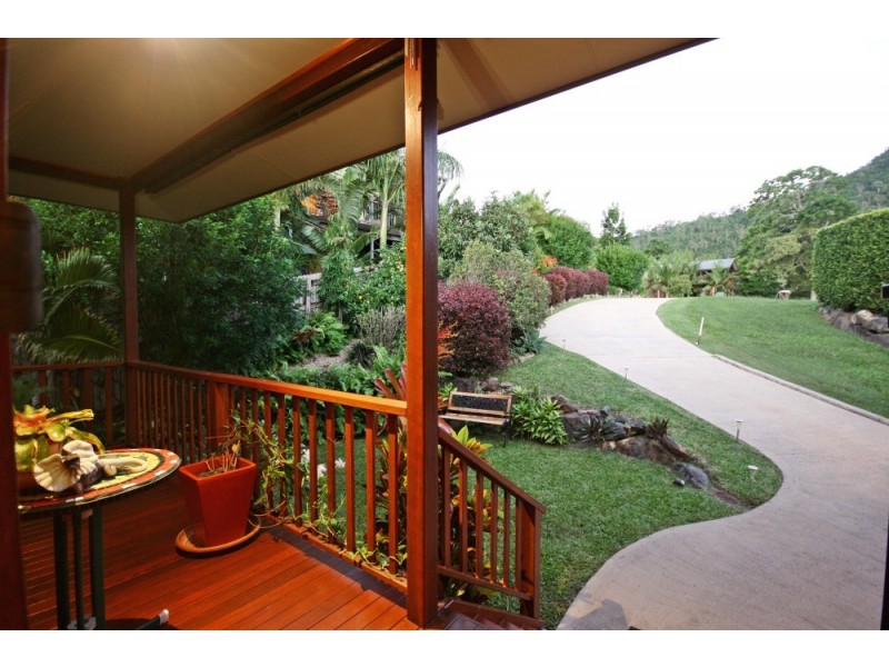 6 Golf Views Court, Cannonvale QLD 4802