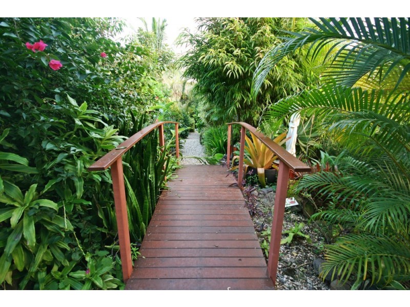 6 Golf Views Court, Cannonvale QLD 4802