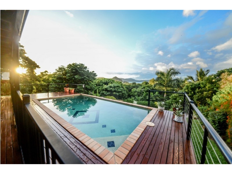 25 Island Drive, Cannonvale QLD 4802