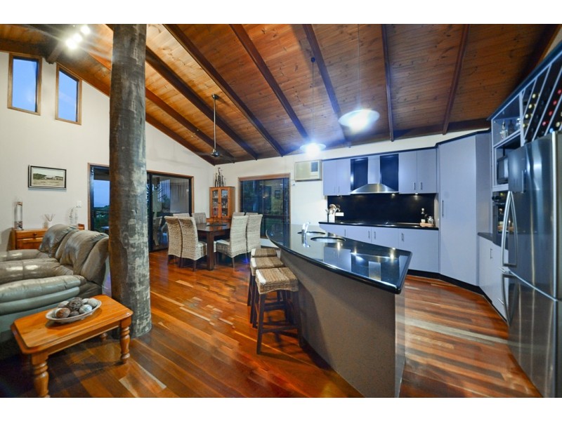 25 Island Drive, Cannonvale QLD 4802