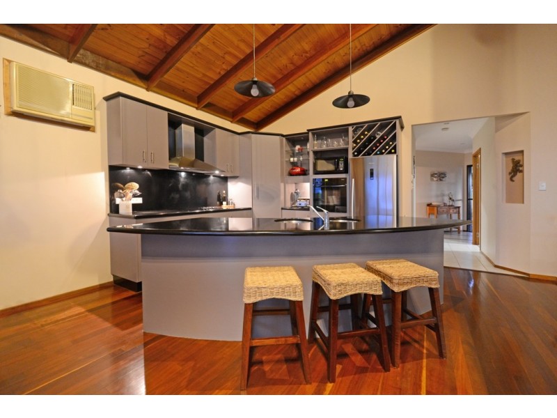 25 Island Drive, Cannonvale QLD 4802
