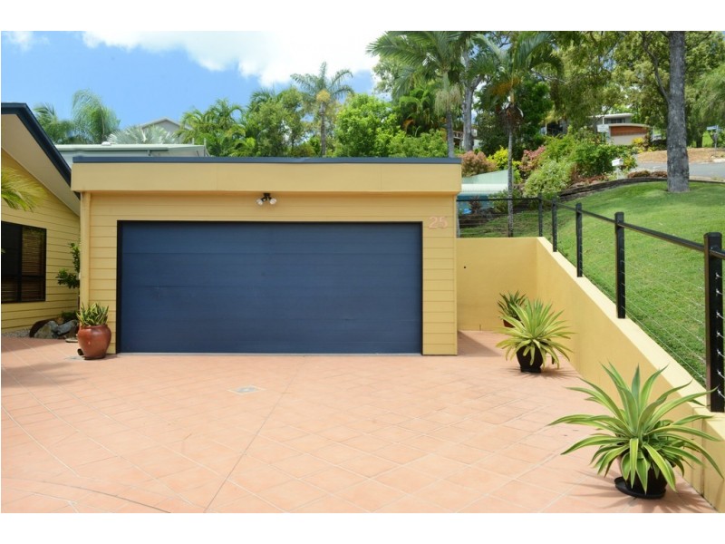 25 Island Drive, Cannonvale QLD 4802