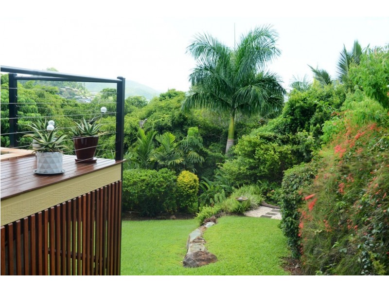 25 Island Drive, Cannonvale QLD 4802