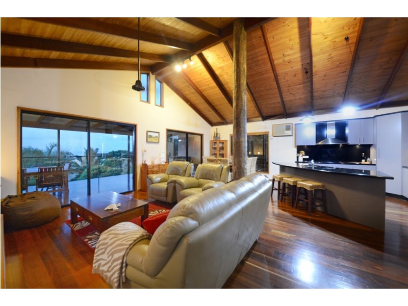 25 Island Drive, Cannonvale QLD 4802