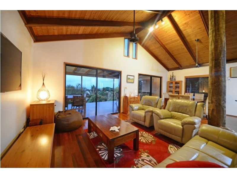 25 Island Drive, Cannonvale QLD 4802