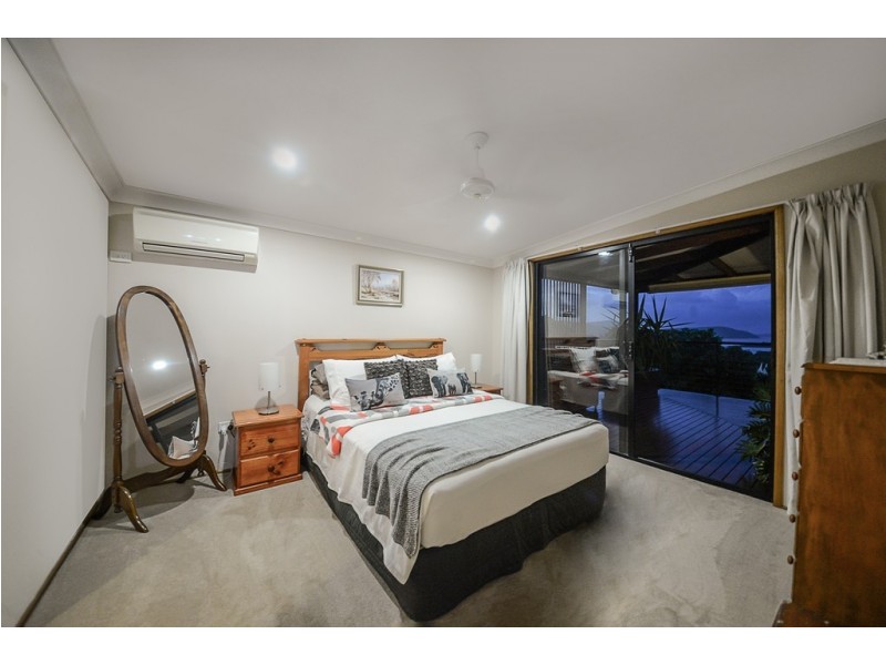 25 Island Drive, Cannonvale QLD 4802