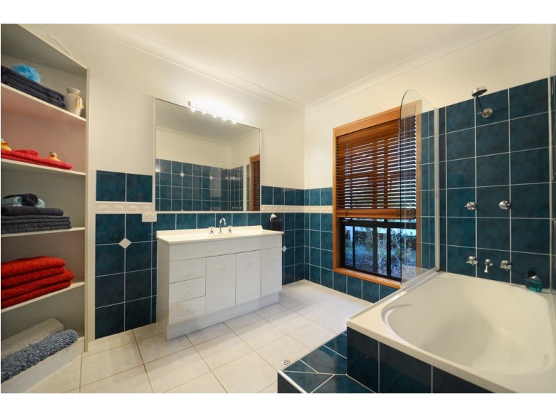 25 Island Drive, Cannonvale QLD 4802