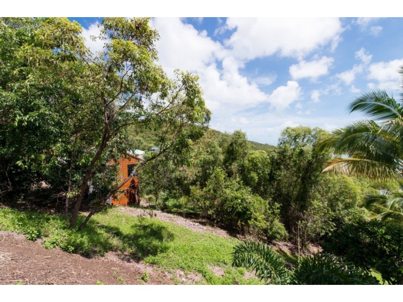 19 Passage Avenue, Shute Harbour QLD 4802
