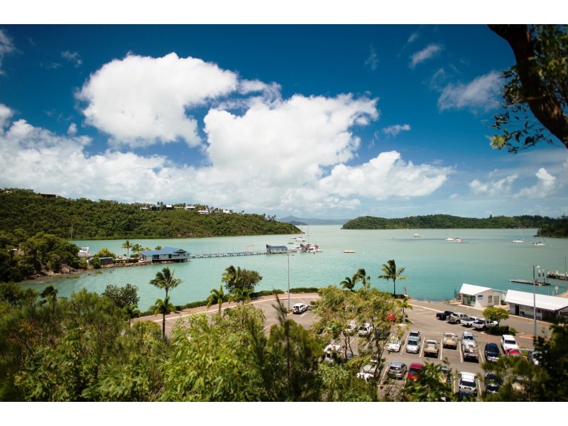 19 Passage Avenue, Shute Harbour QLD 4802
