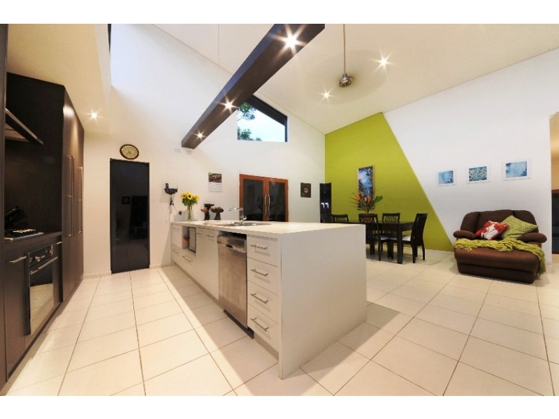 10/14 Hamilton Ave, Cannonvale QLD 4802