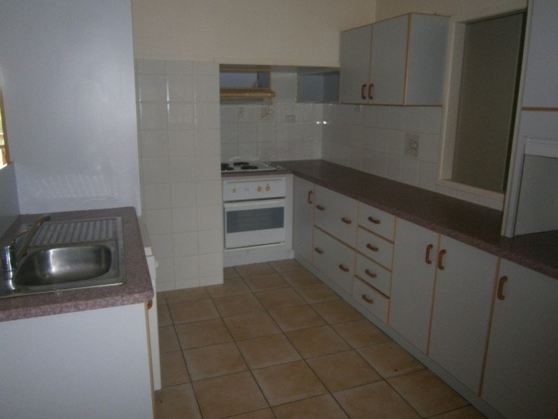 2/8 Macarthur Drive, Cannonvale QLD 4802