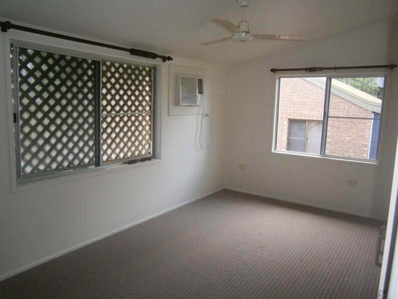 2/8 Macarthur Drive, Cannonvale QLD 4802