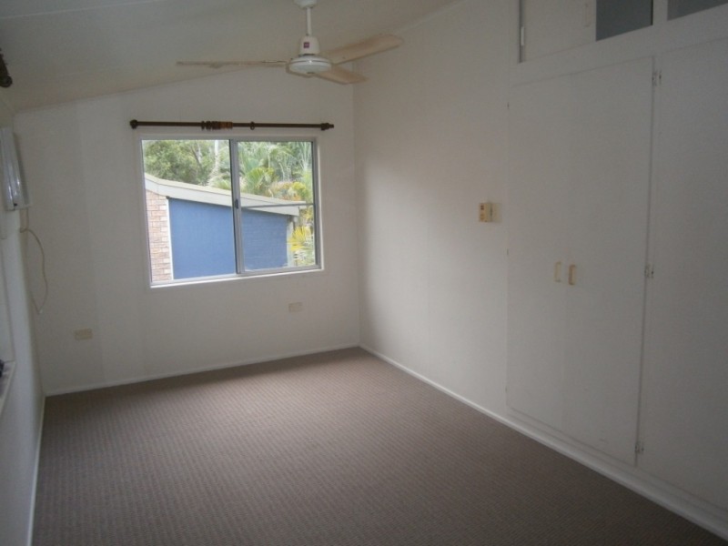 2/8 Macarthur Drive, Cannonvale QLD 4802