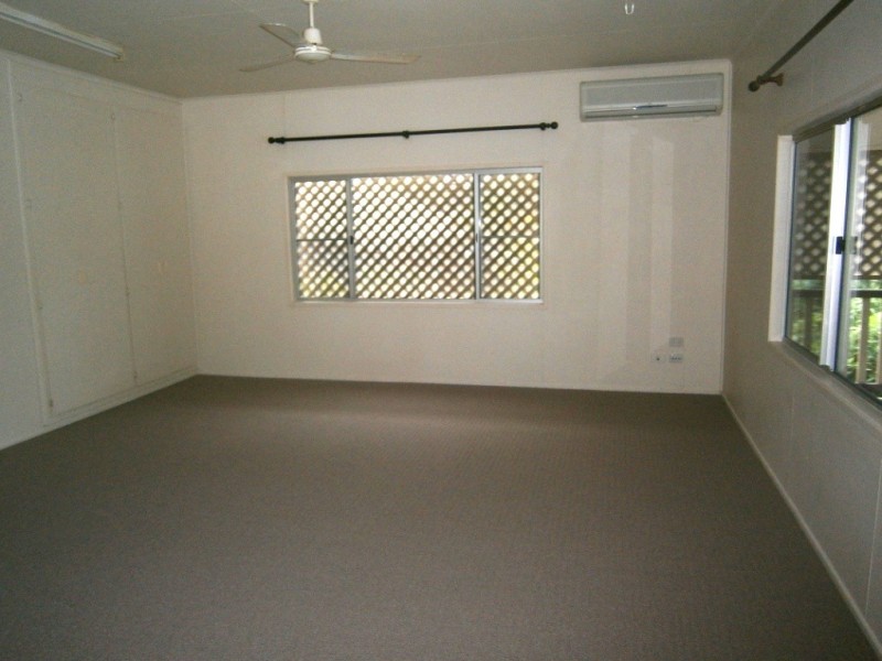 2/8 Macarthur Drive, Cannonvale QLD 4802