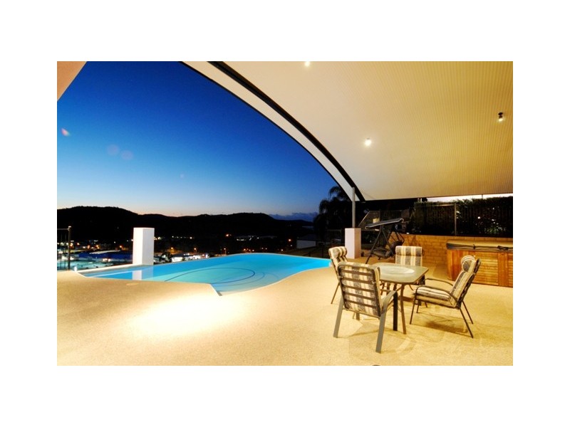 2/14 Hamilton Avenue, Cannonvale QLD 4802