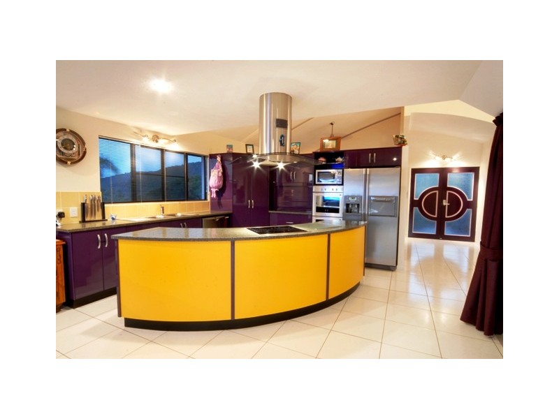 2/14 Hamilton Avenue, Cannonvale QLD 4802