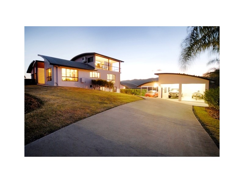 2/14 Hamilton Avenue, Cannonvale QLD 4802