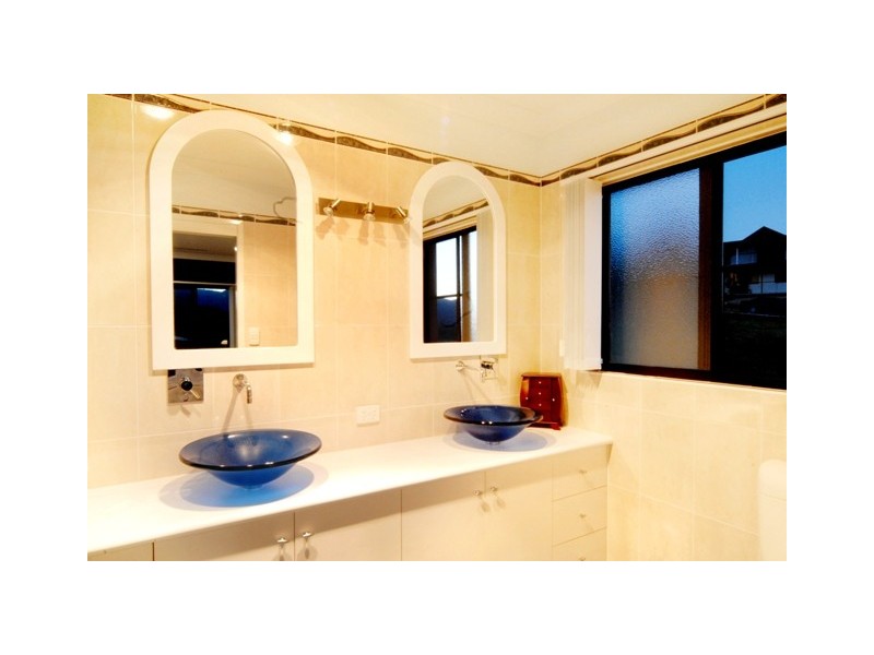 2/14 Hamilton Avenue, Cannonvale QLD 4802