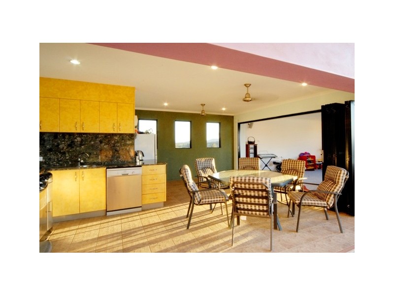 2/14 Hamilton Avenue, Cannonvale QLD 4802