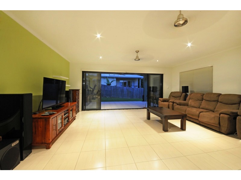 66 Jones Road, Cannonvale QLD 4802