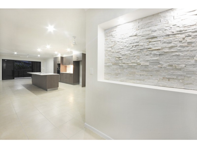 16 Johnswood Close, Cannonvale QLD 4802